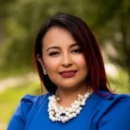 Dagmara "Dee" Avelar