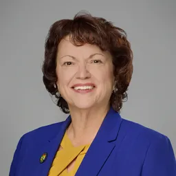 Jacqueline L Traynere