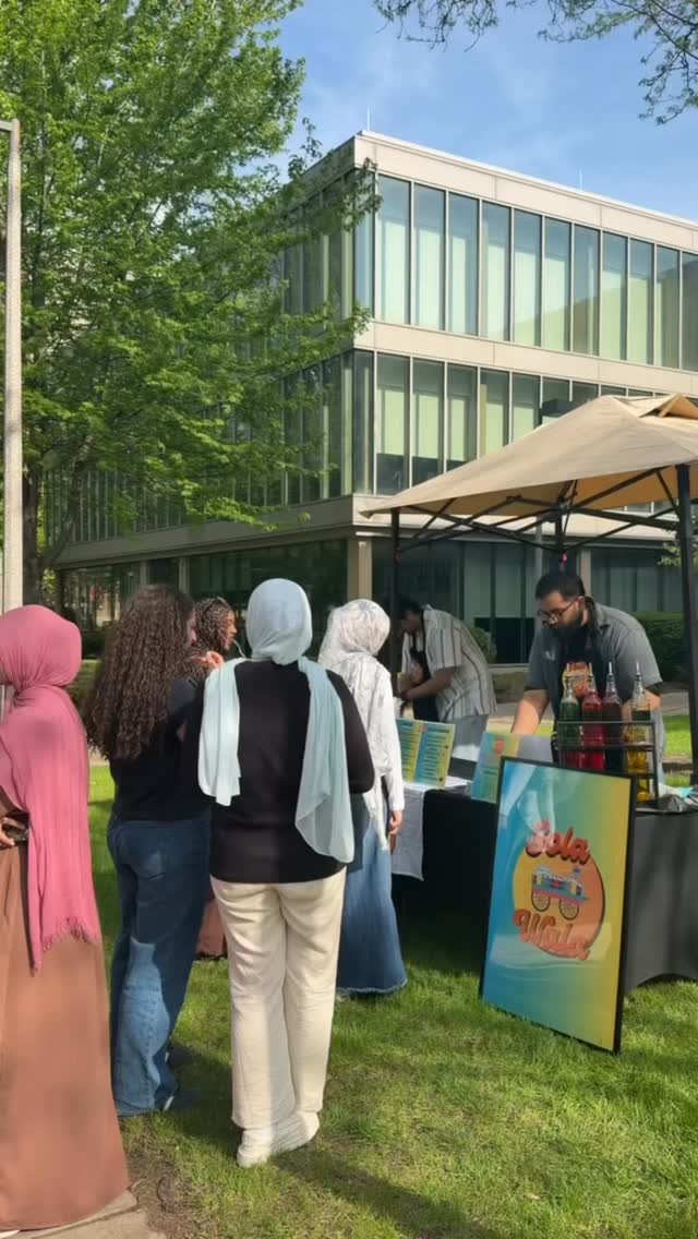 UIC showed out🔥‼️
Great crowd, great energy, and a lot of golas🍧

Gola Wala is