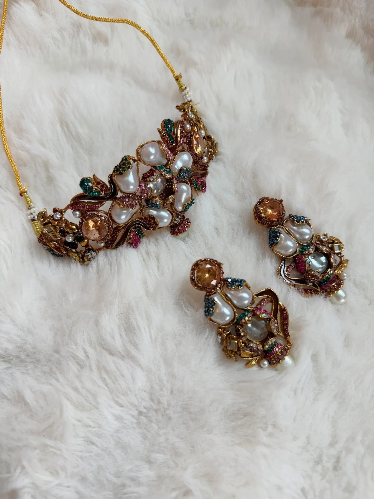 Multi colored heavy choker with pearls