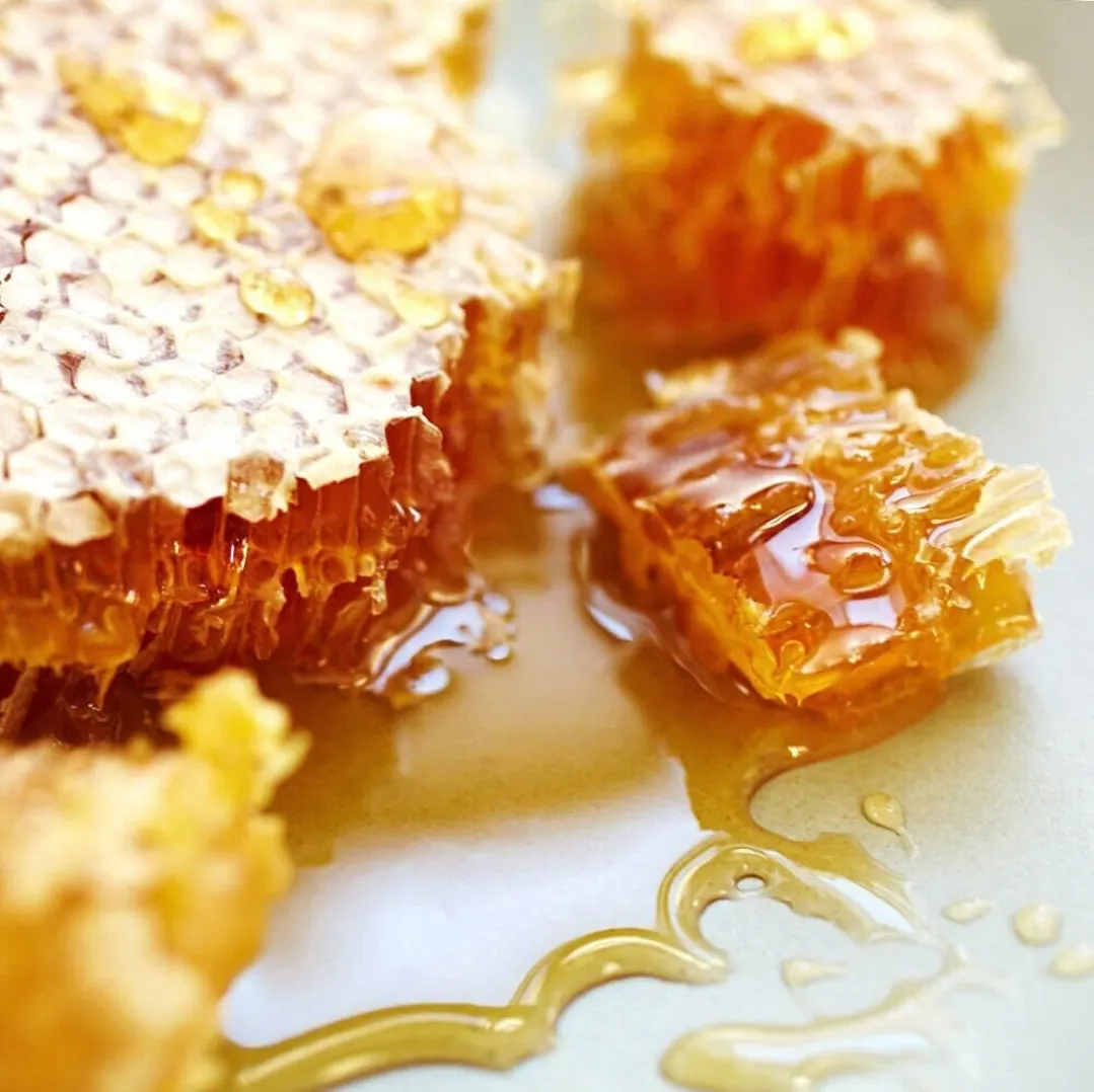 Honeycomb عسل بشهدُه